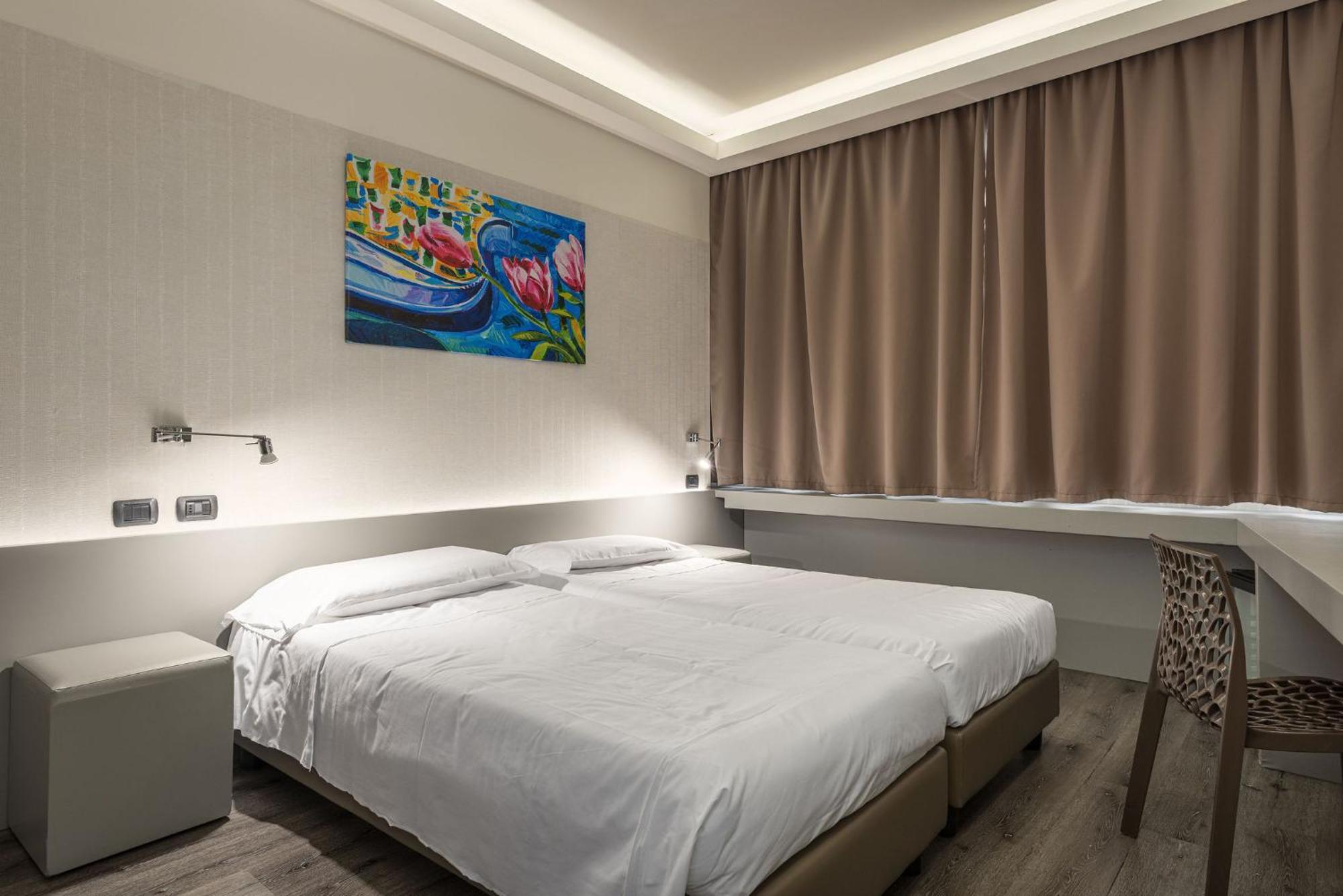 Twin Room,1710621892:JPEG
